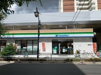周辺環境:ファミリーマート西台駅前店