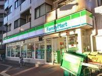 周辺環境:ファミリーマート滝野川五丁目店